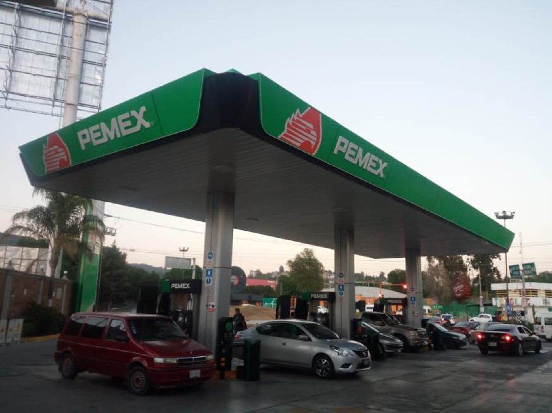 black and brown leather padded tub sofa