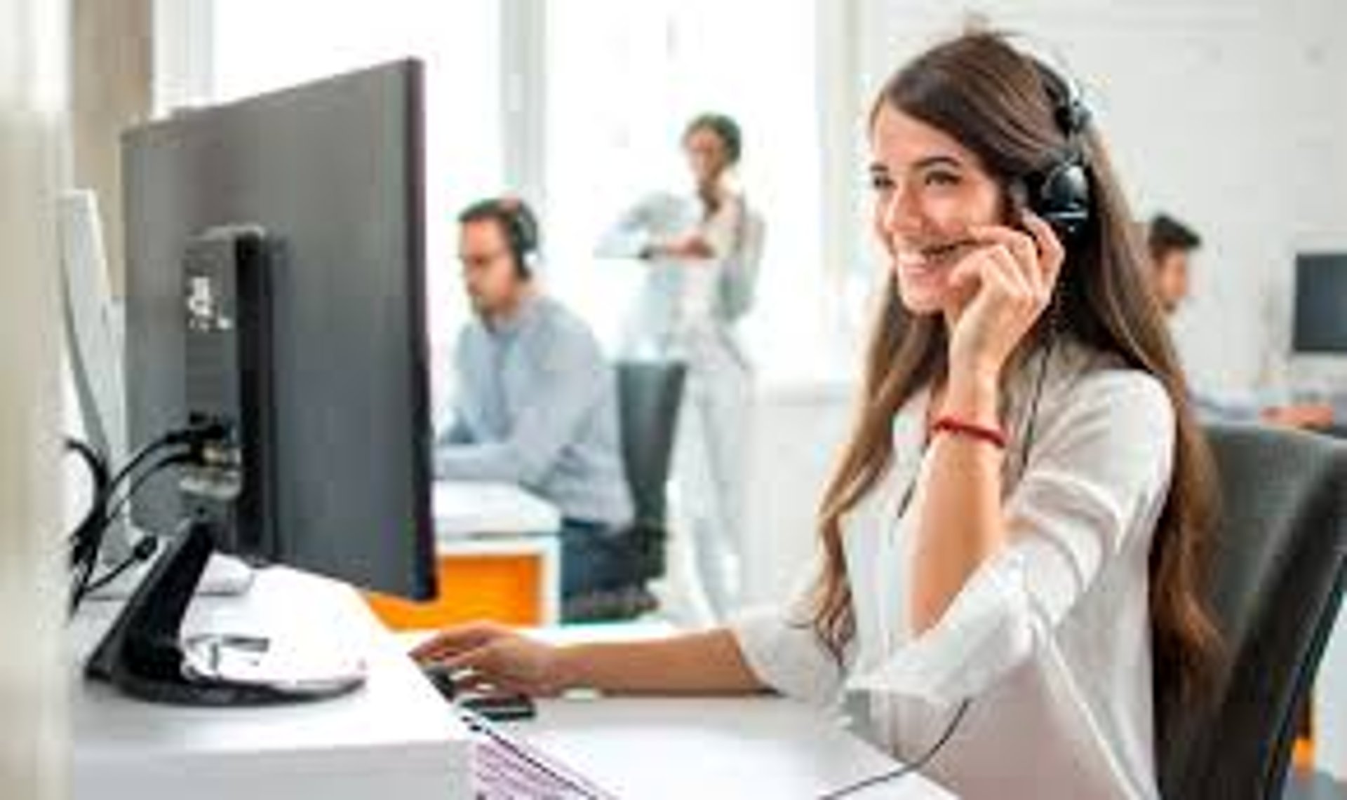 gray computer monitor