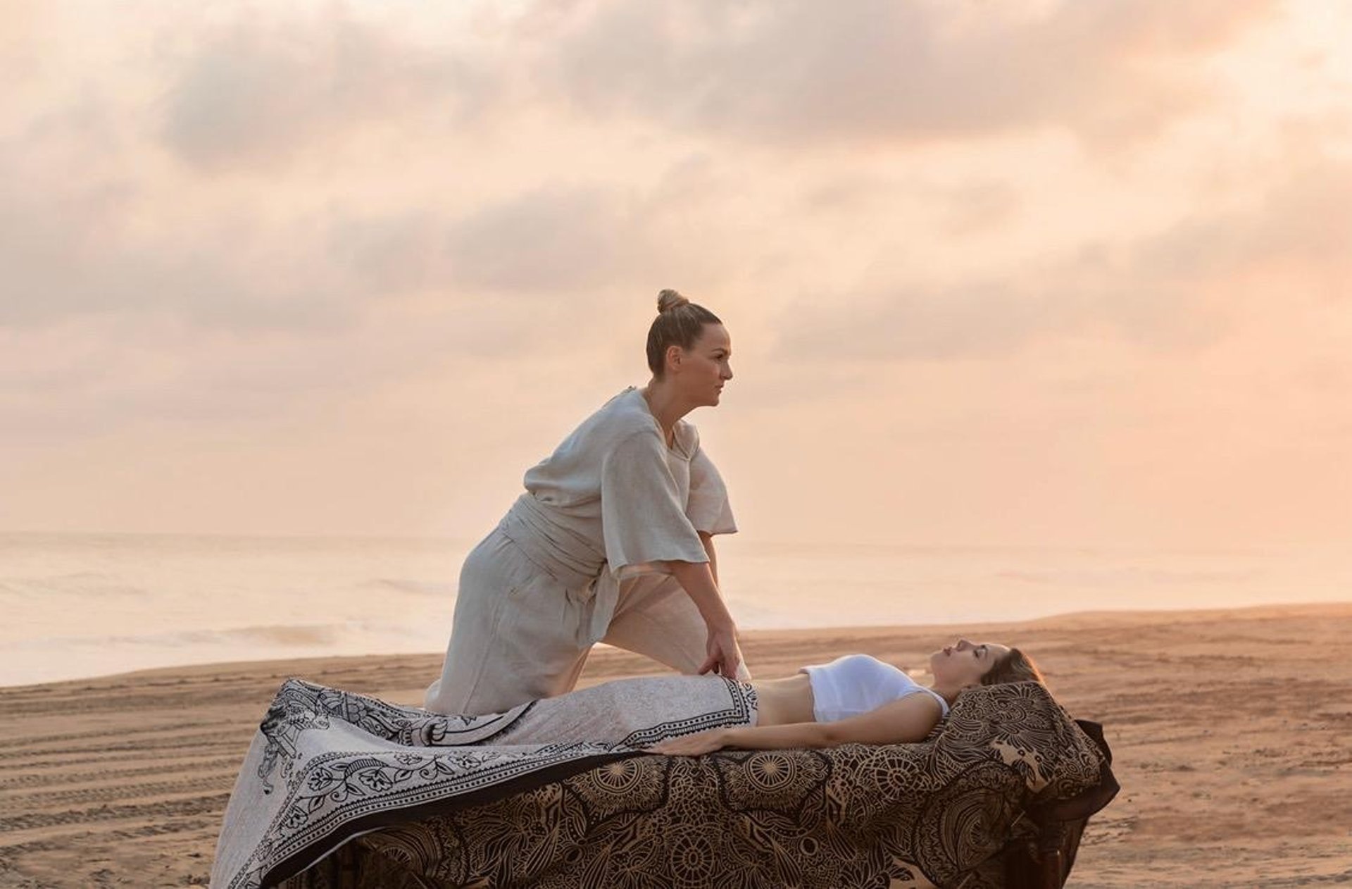 black and white bed linen