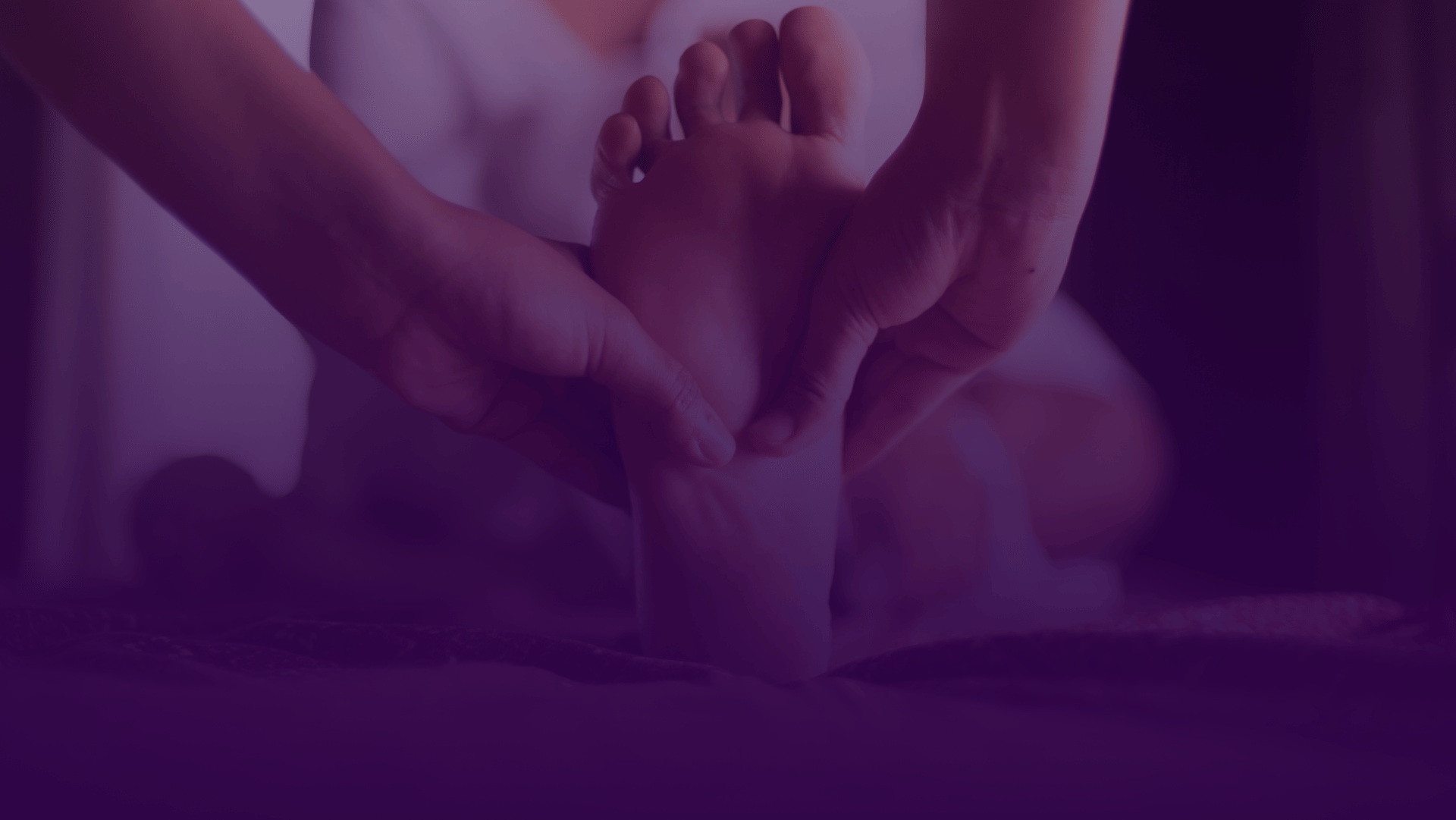 gray computer monitor