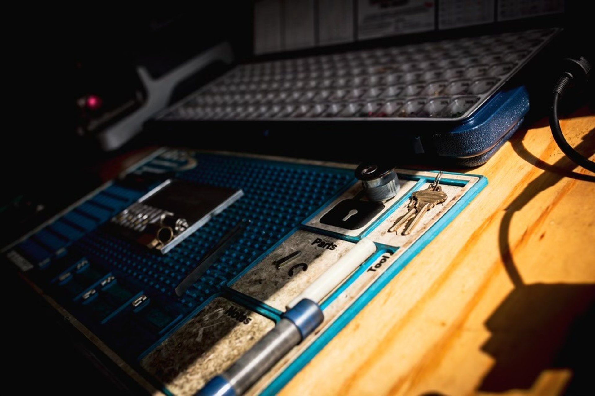 black and white bed linen