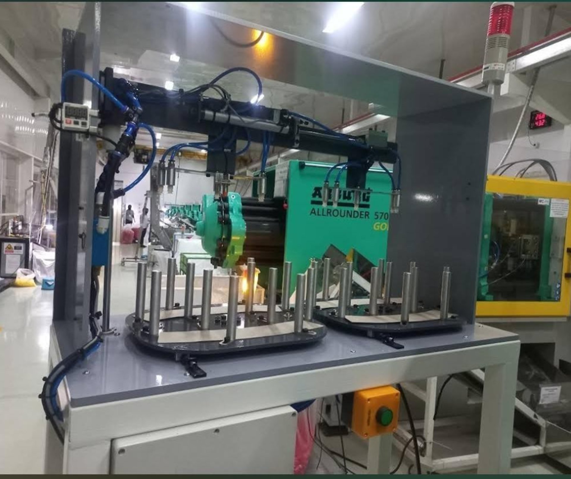 gray computer monitor