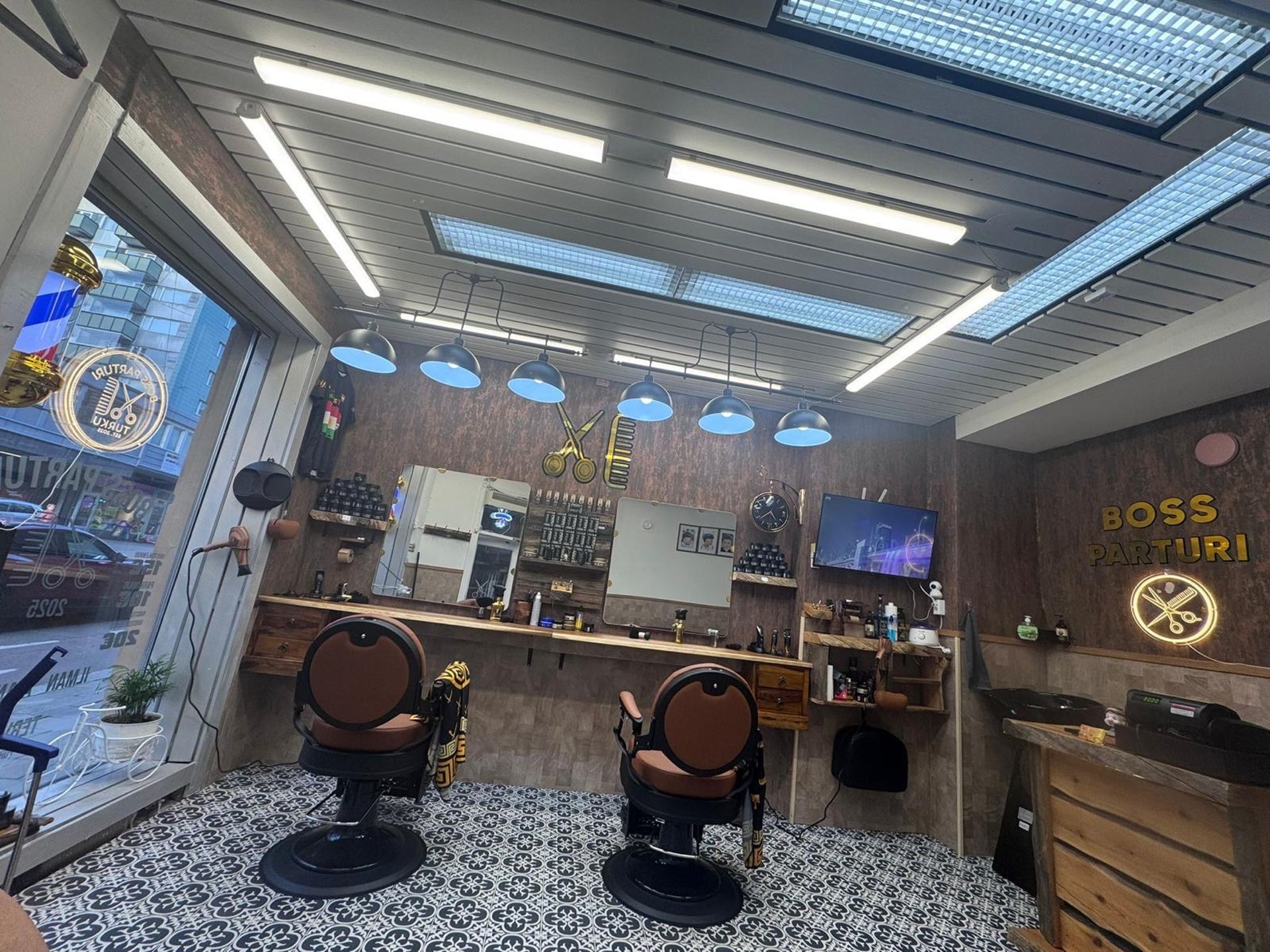 black and white bed linen