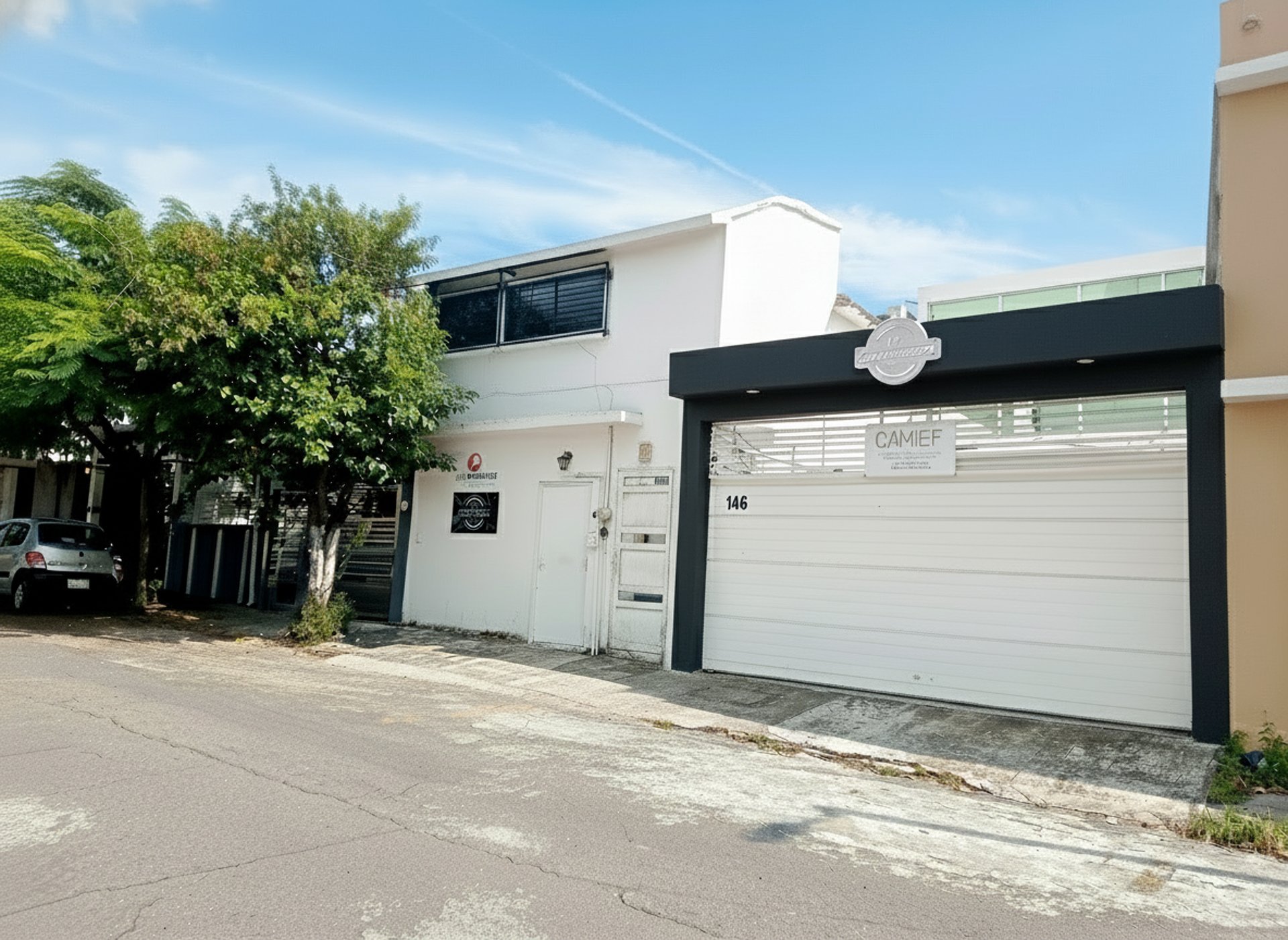 gray computer monitor