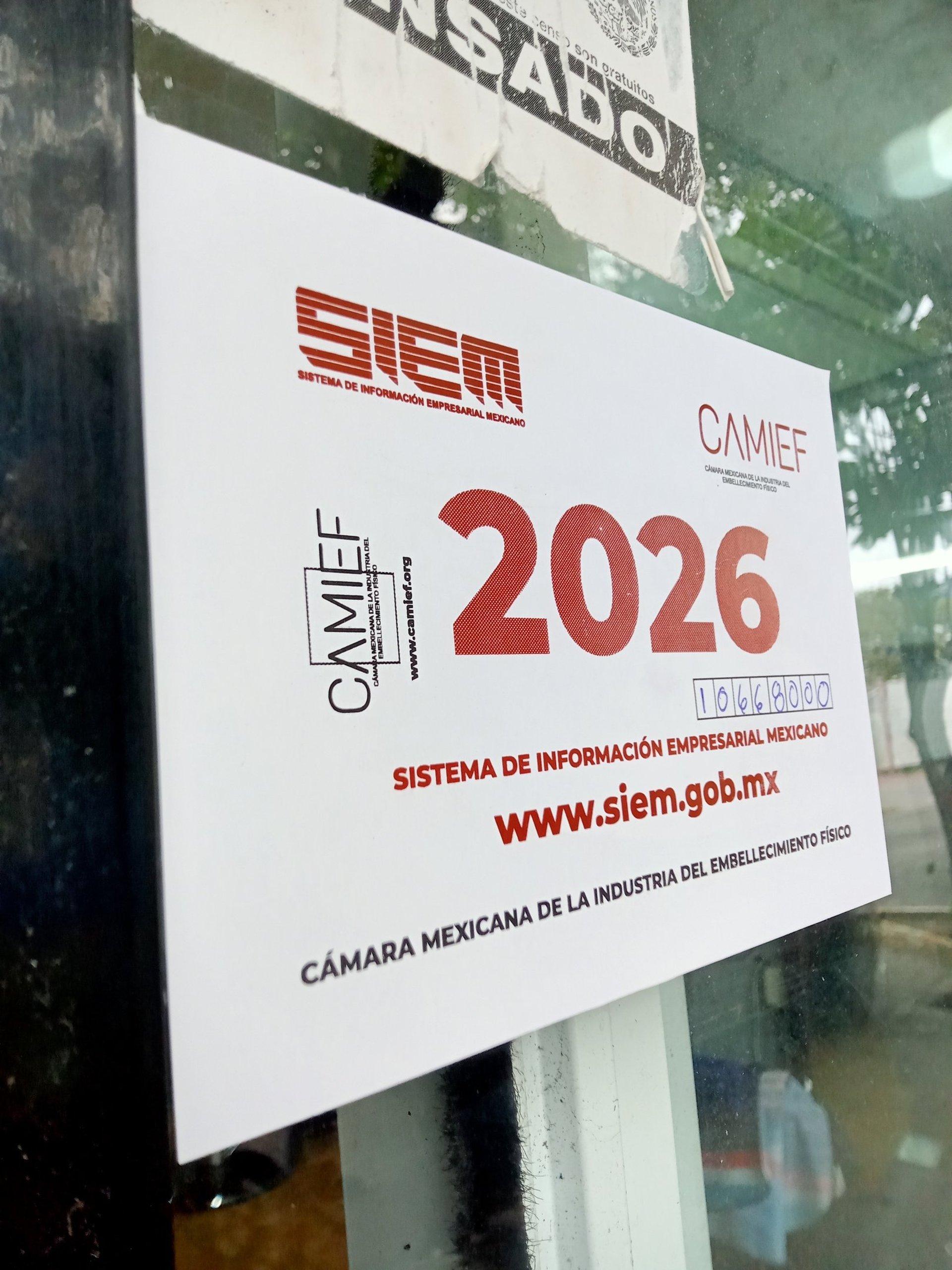 gray computer monitor