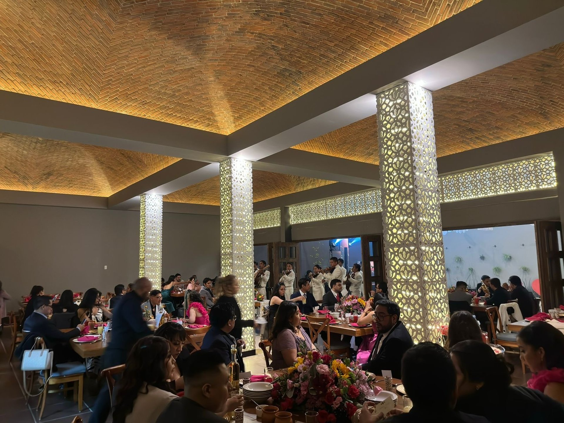 gray computer monitor