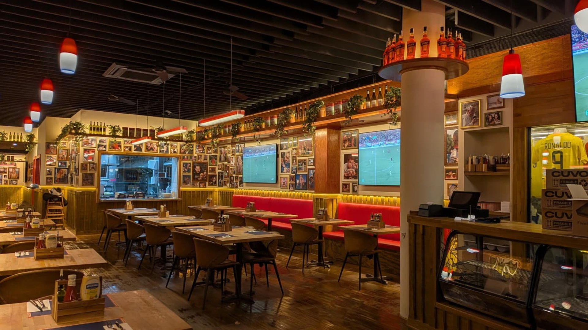 gray computer monitor