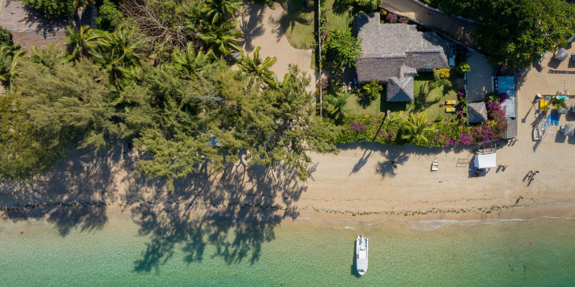 black and white bed linen