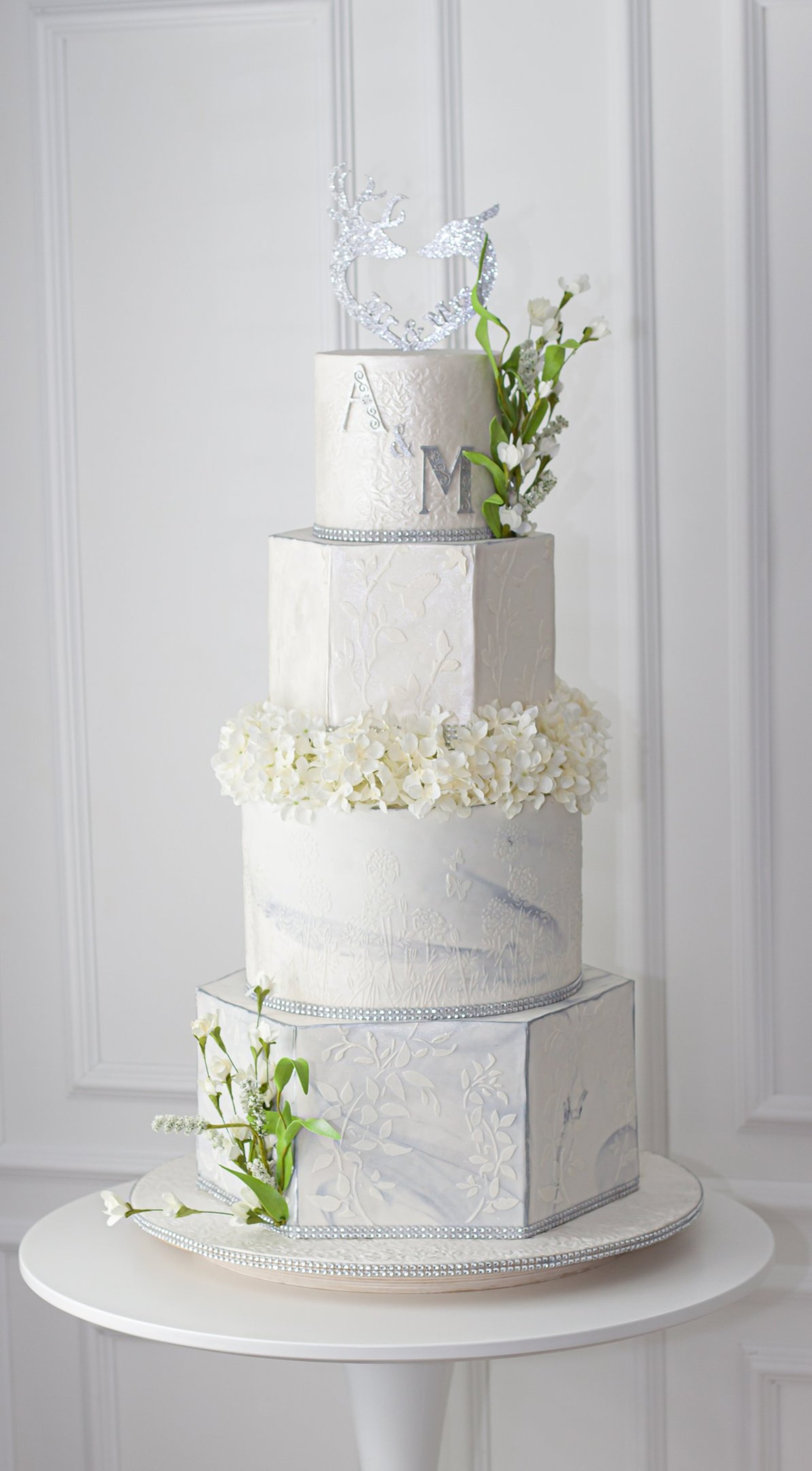 black and white bed linen