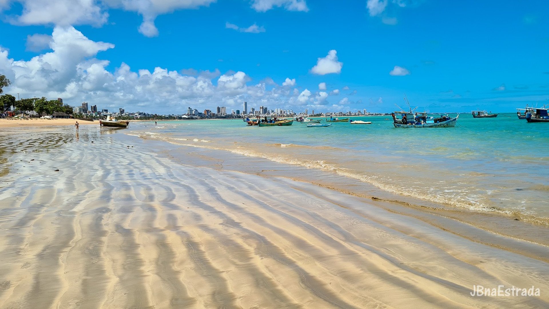 gray computer monitor