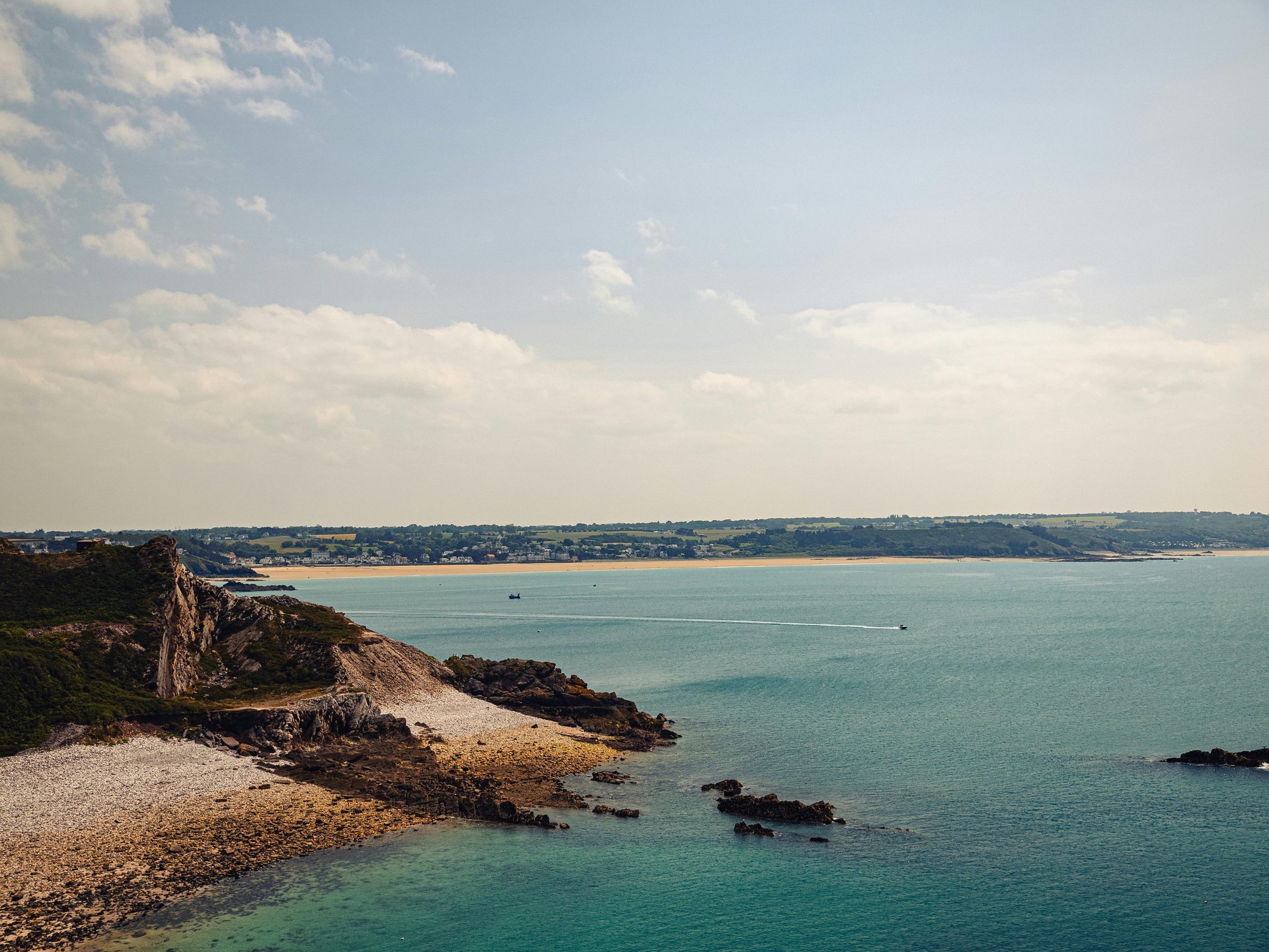 black and white bed linen