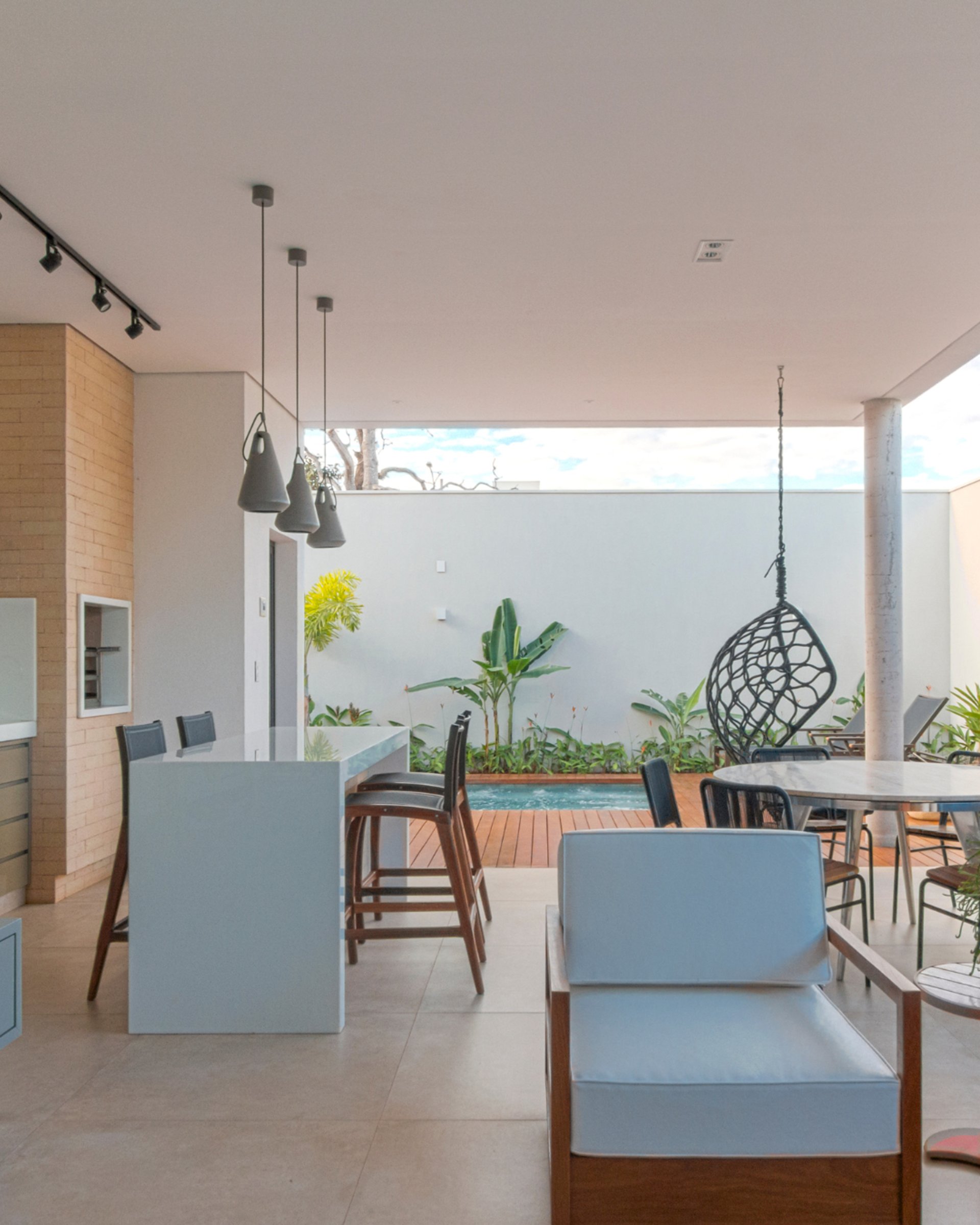 gray computer monitor