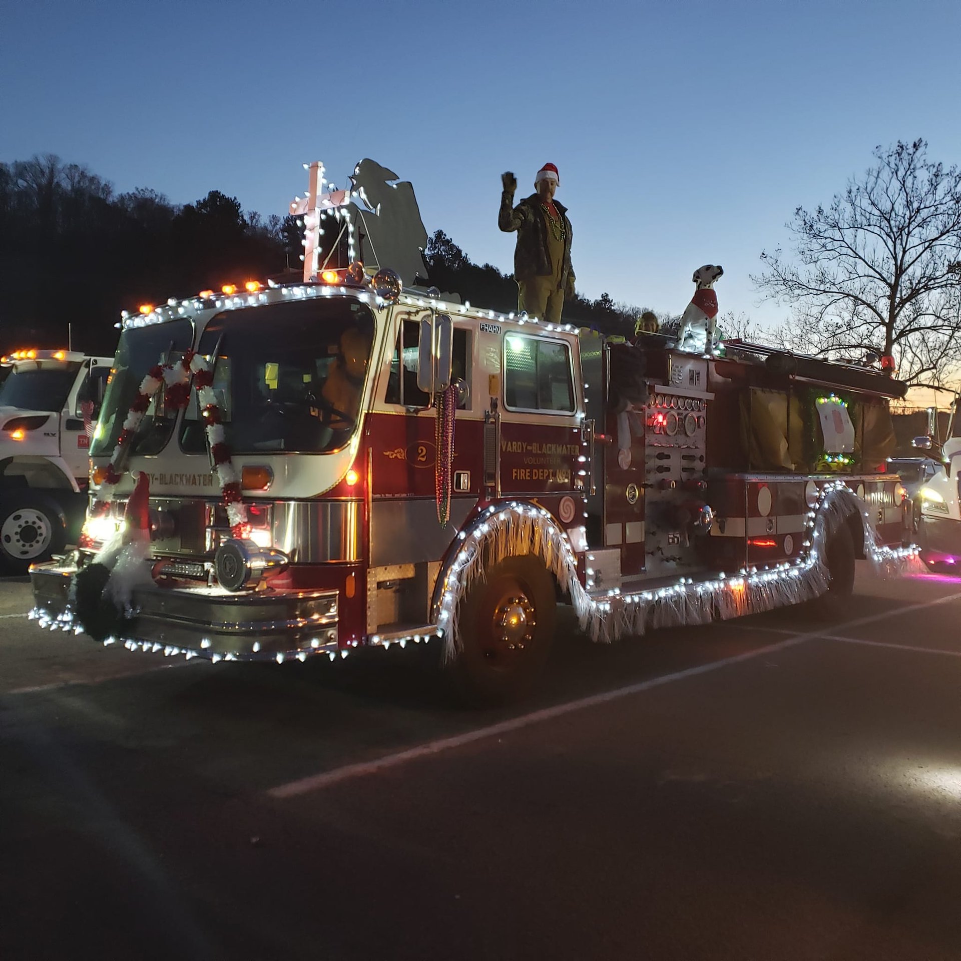 gray computer monitor