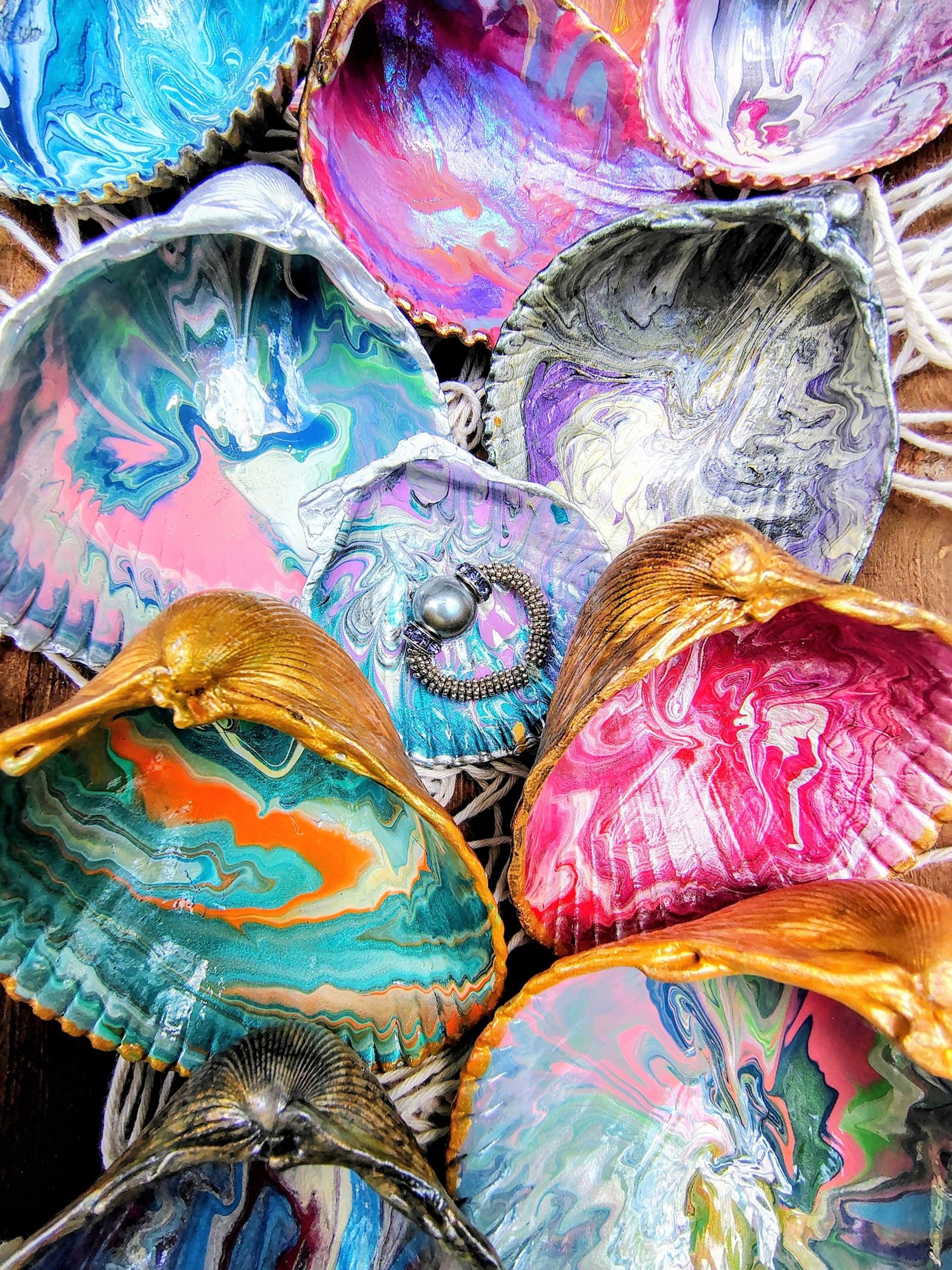 black and white bed linen