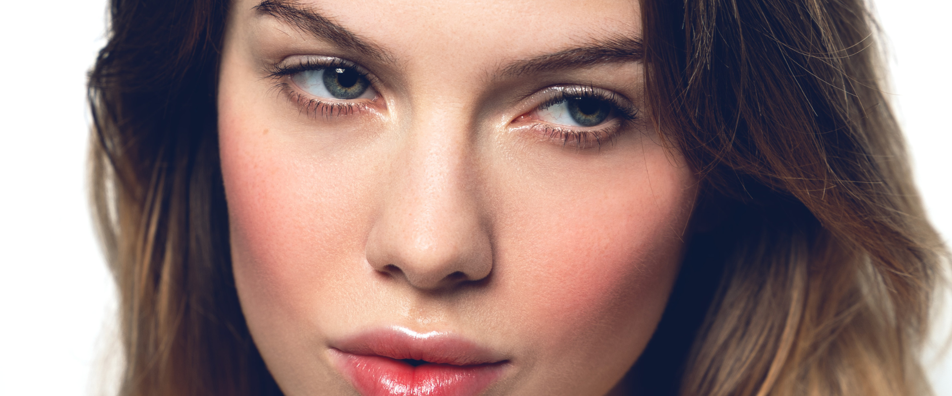 an abstract photo of a curved building with a blue sky in the background