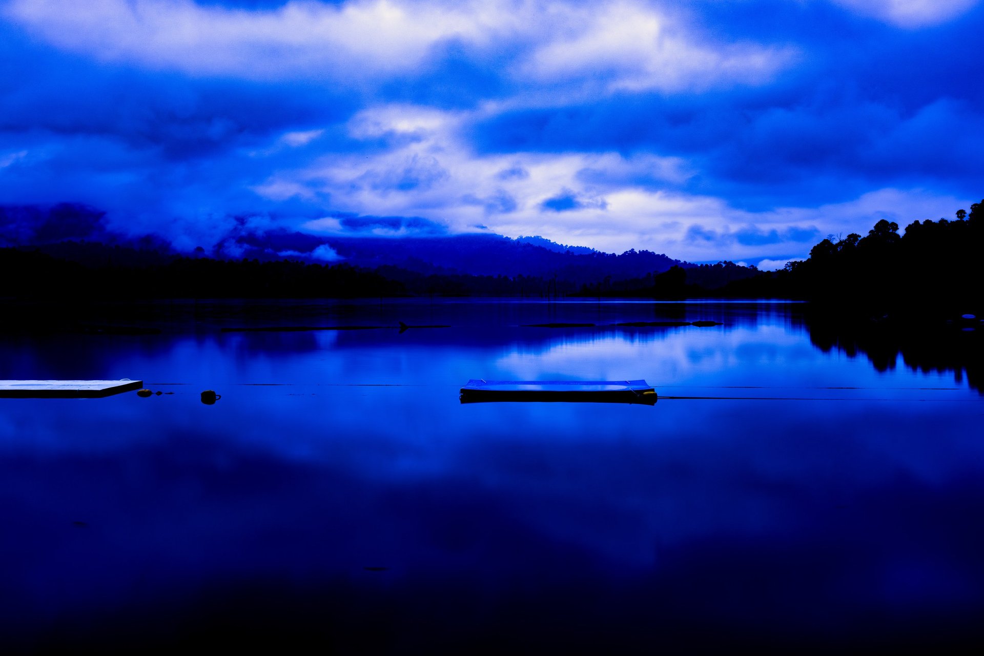 black and white bed linen