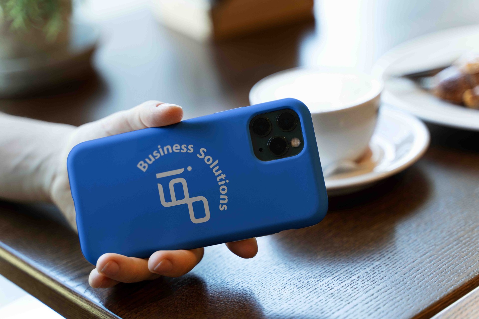 Capa para iPhone, exibindo design elegante e moderno, ideal para apresentação de produtos.