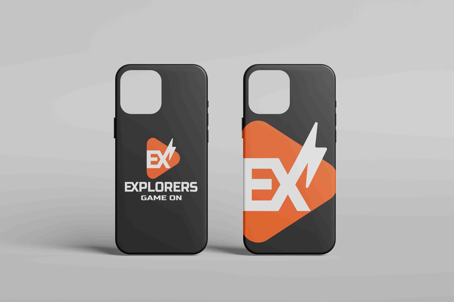 Duas capas de iPhone exibindo o logotipo de exploradores, destacando um design moderno e aventureiro.