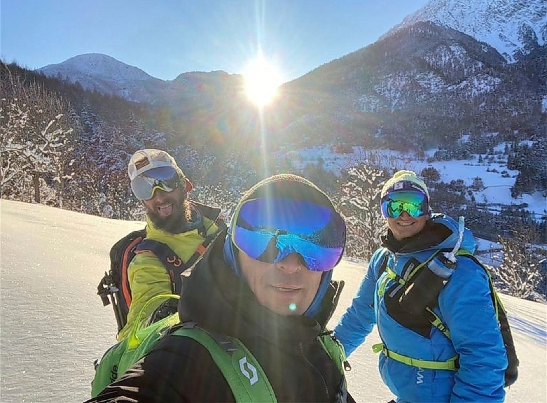 Pacchetto di lezioni di snowboard di gruppo con amici con Andrea Bandi, maestrodi snowboard a Sestriere