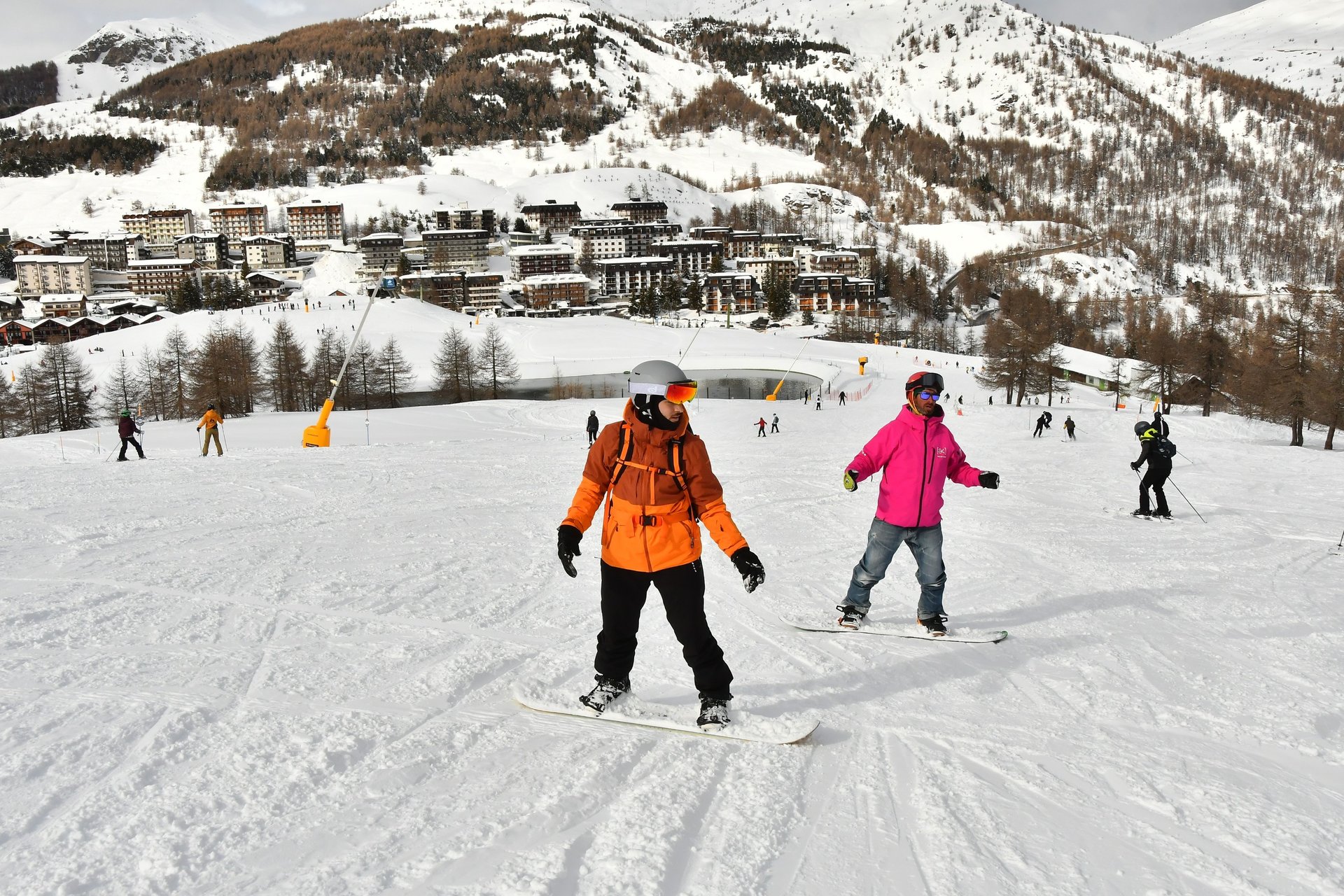 Lezioni di snowboard private a Sestriere sulla pista di Borgata