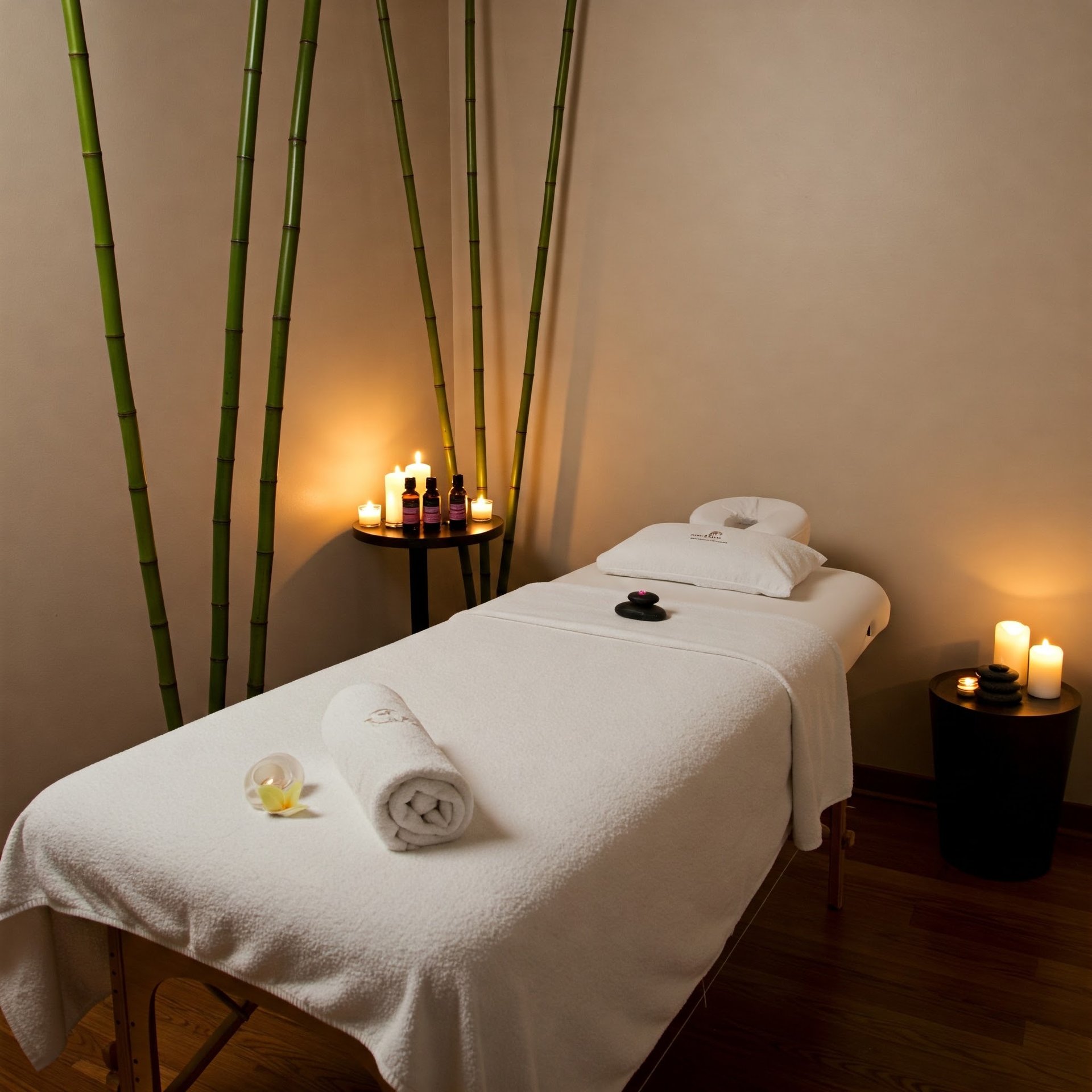 black and white bed linen