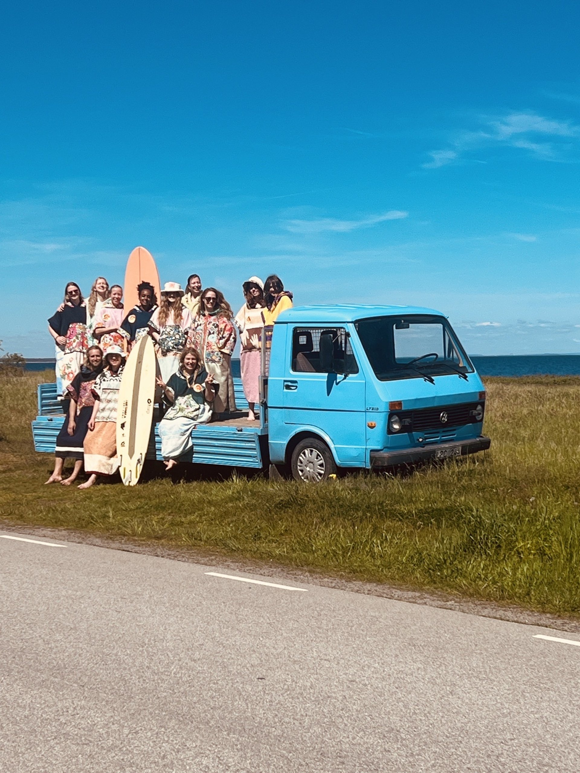 black and white bed linen