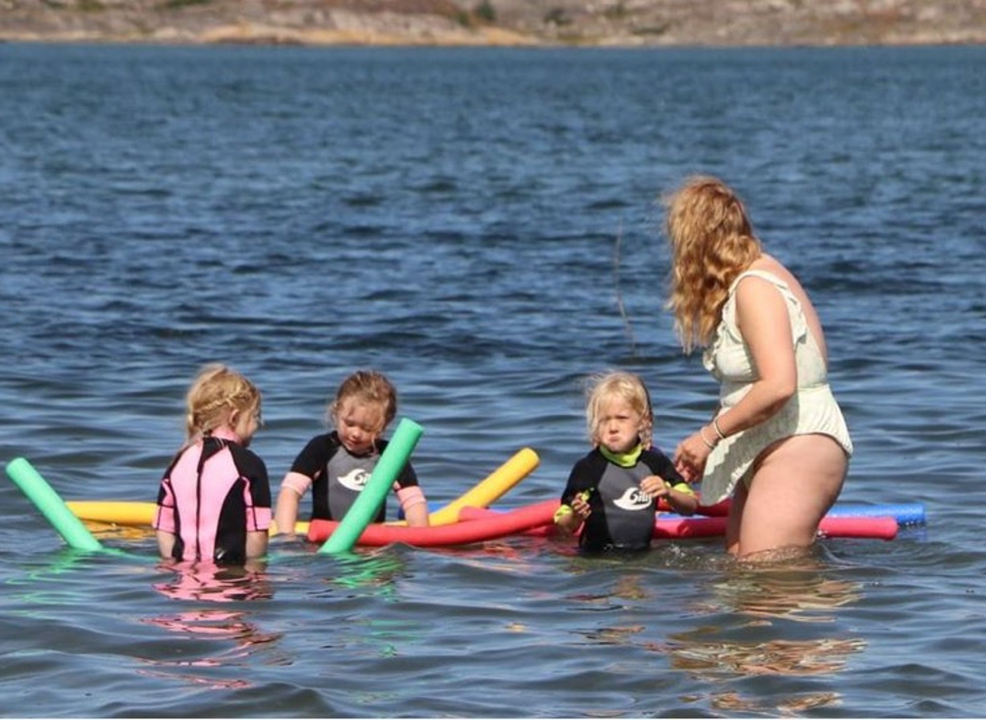 black and white bed linen