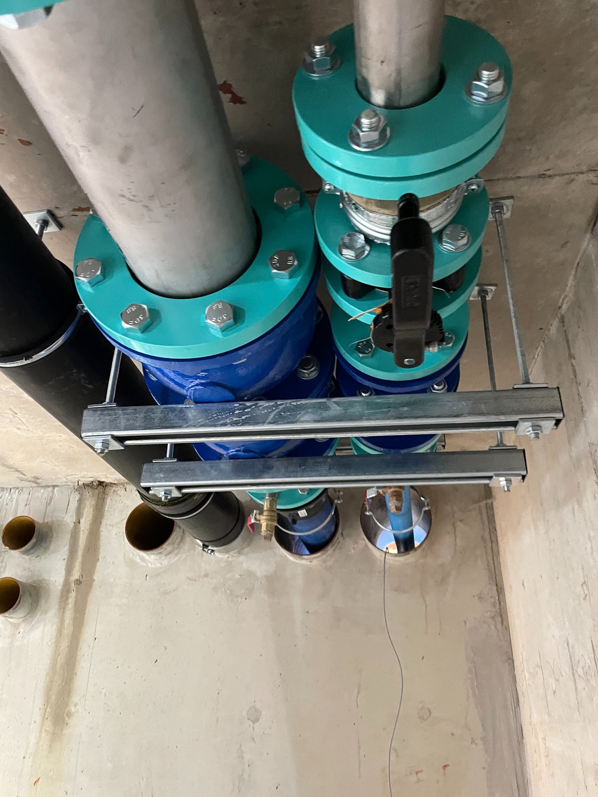 an abstract photo of a curved building with a blue sky in the background