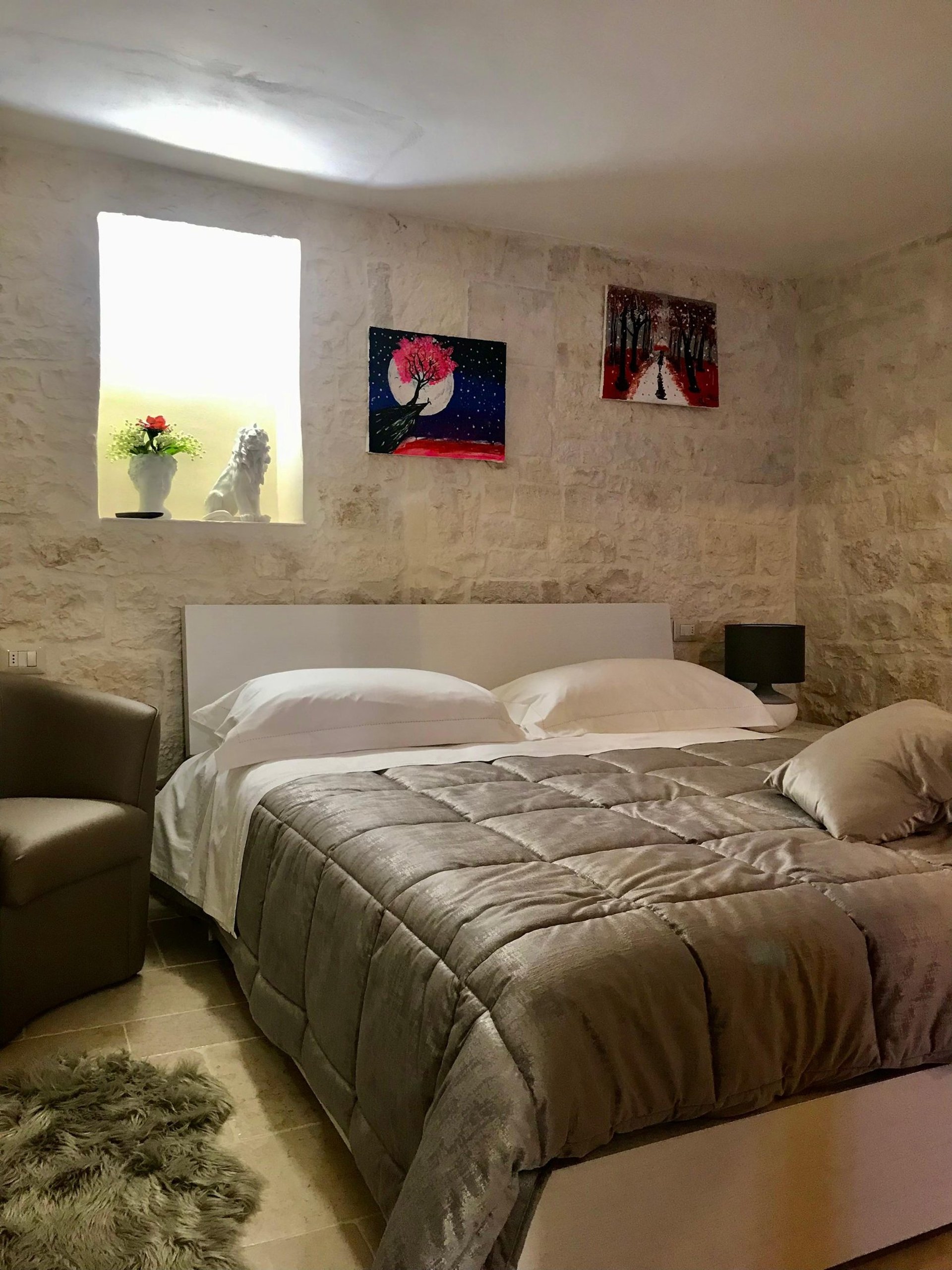 black and white bed linen
