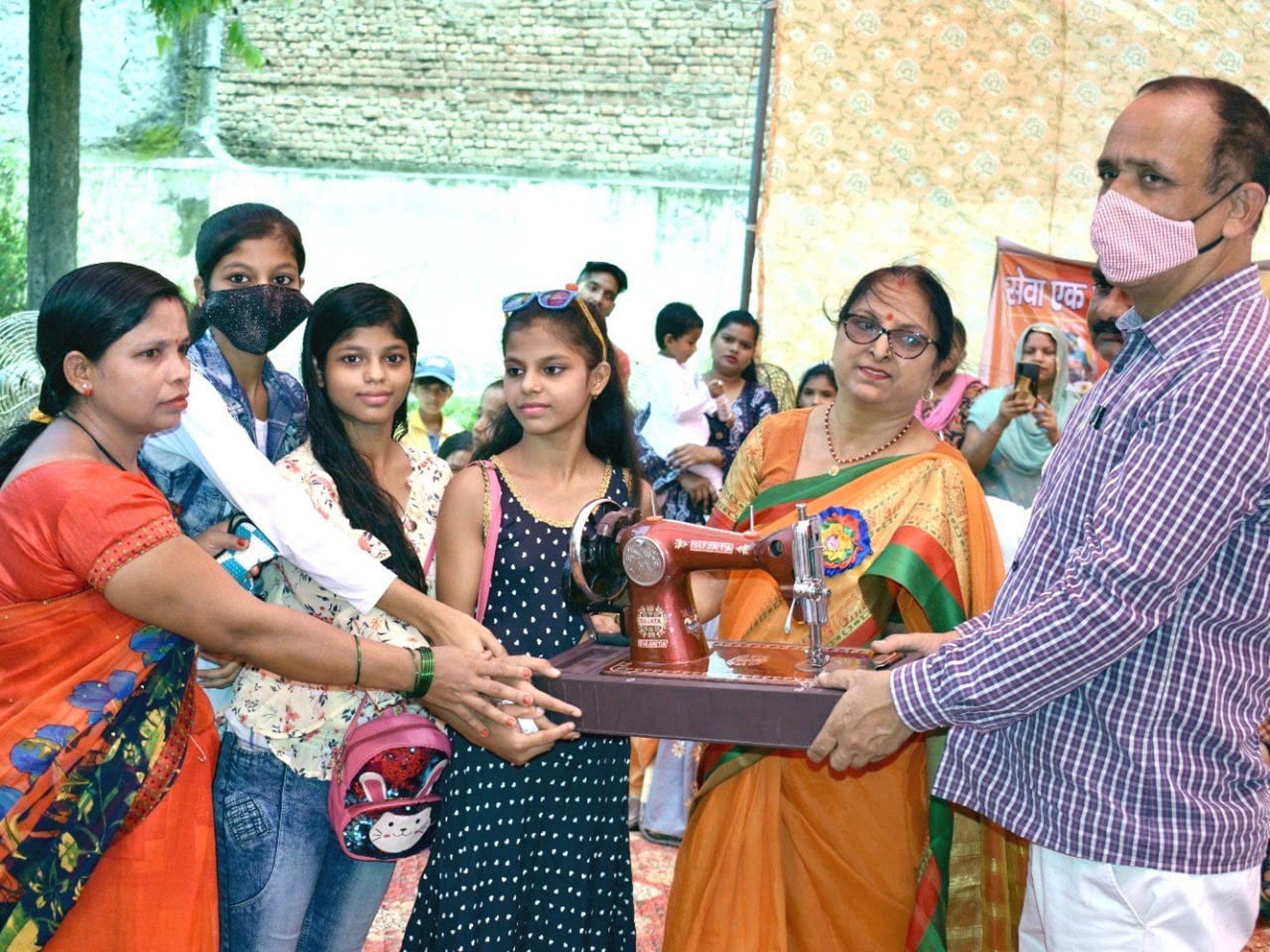 gray computer monitor