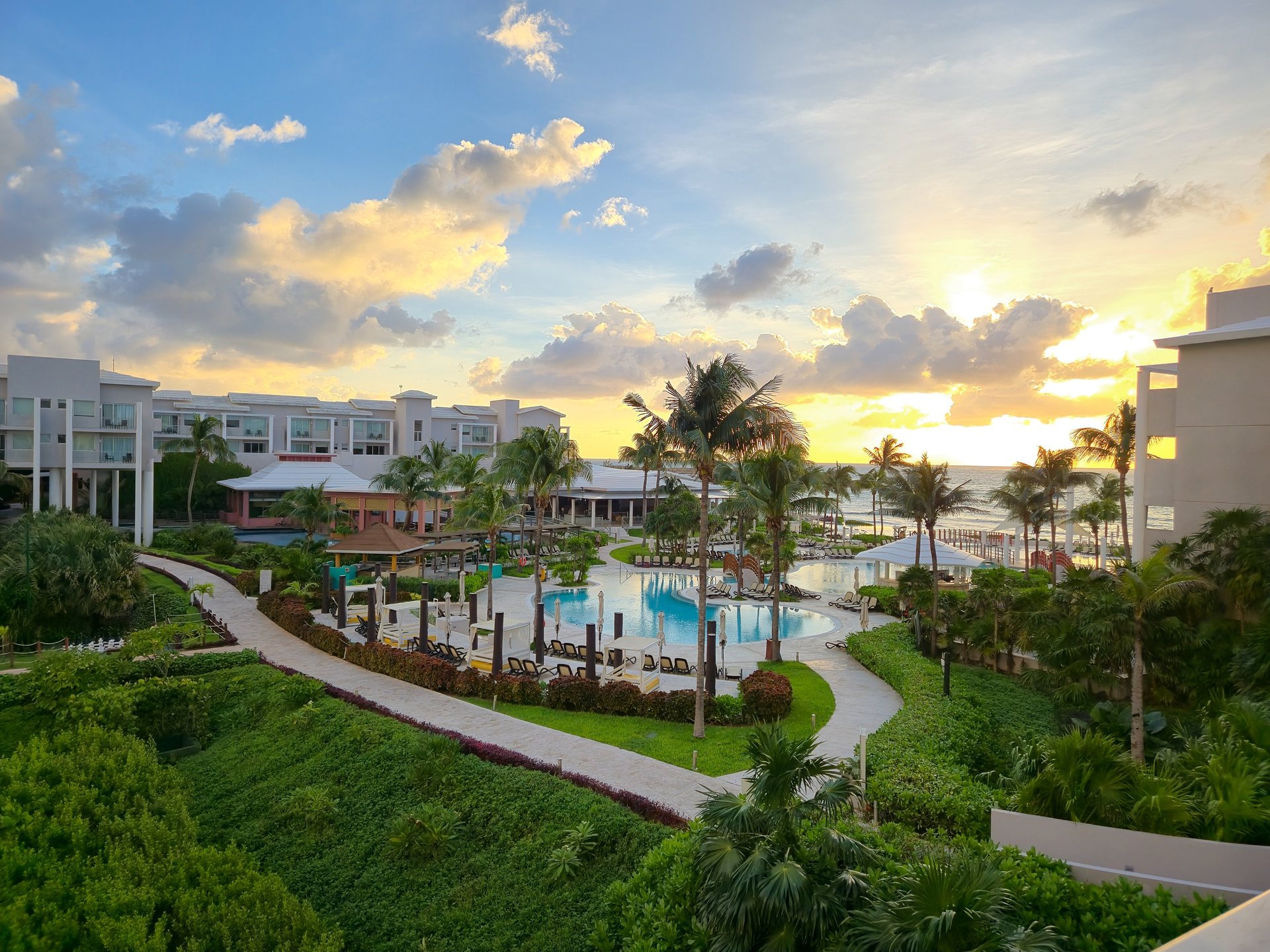 black and white bed linen