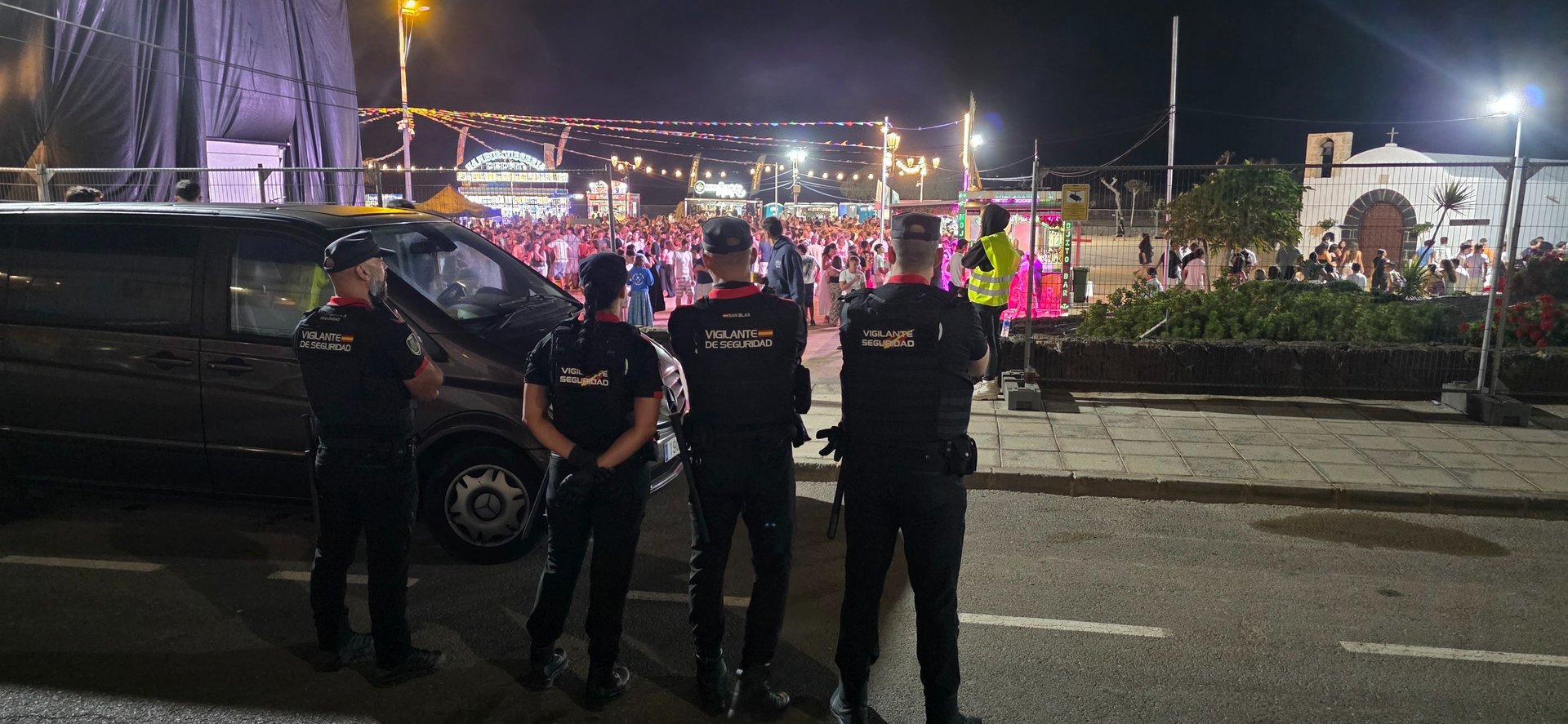 gray computer monitor