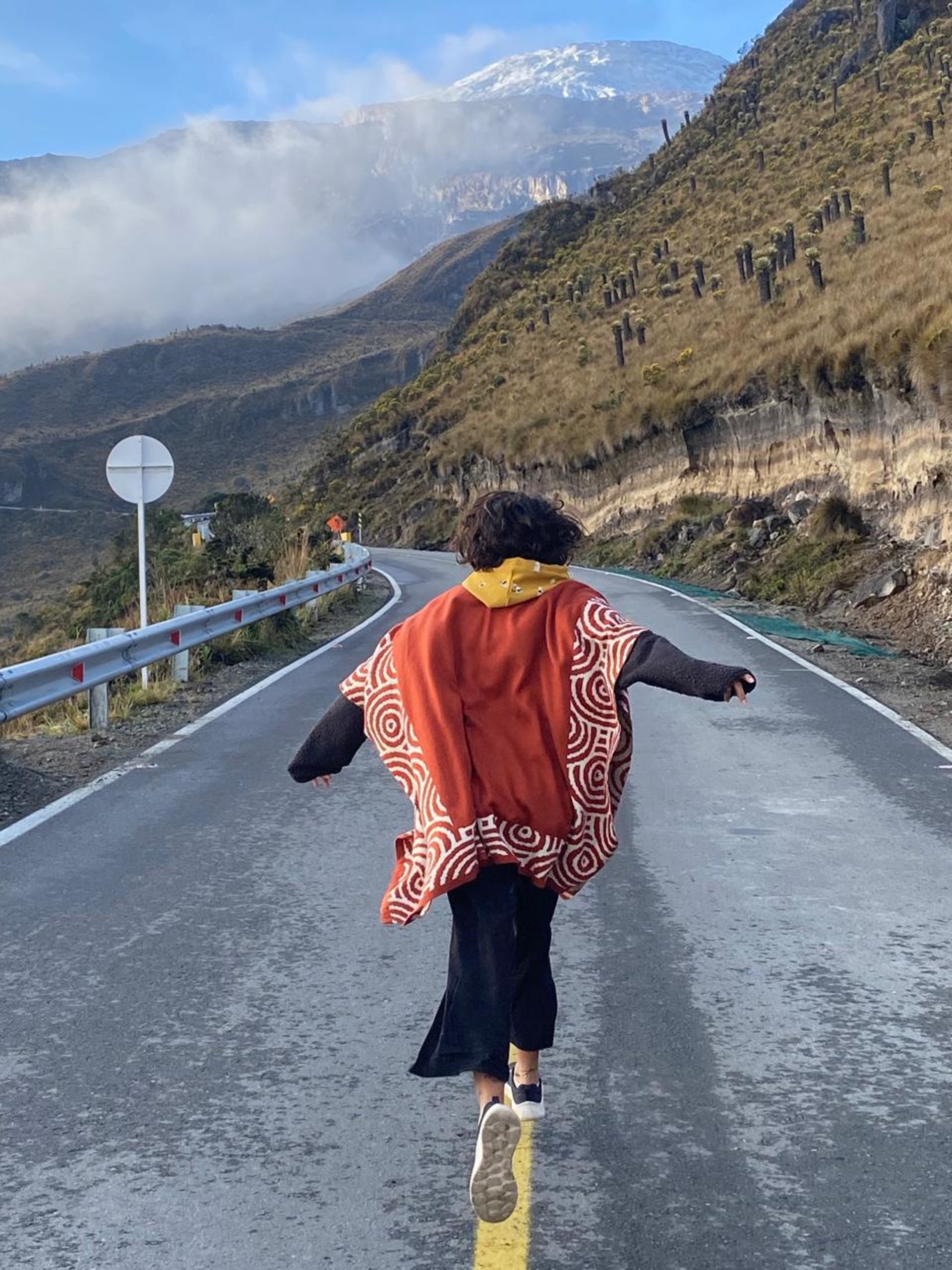 viajera exploroando los páramos de Colombia