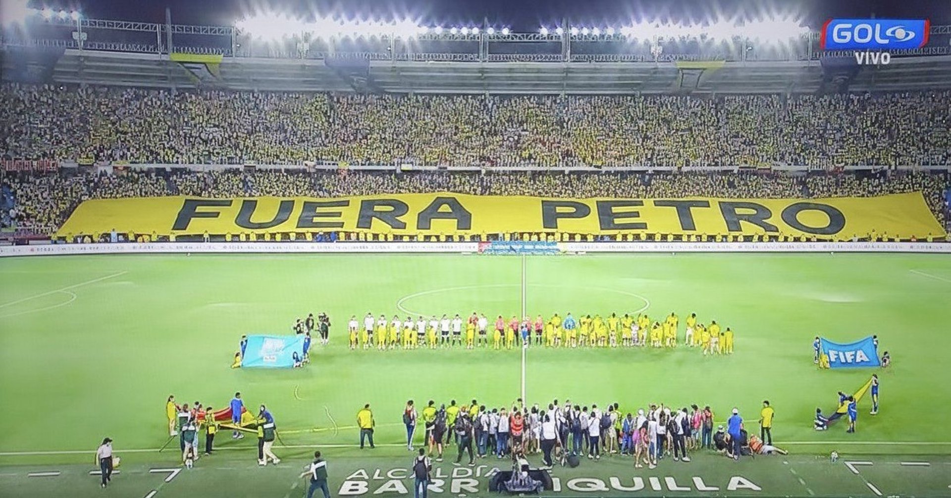 gray computer monitor