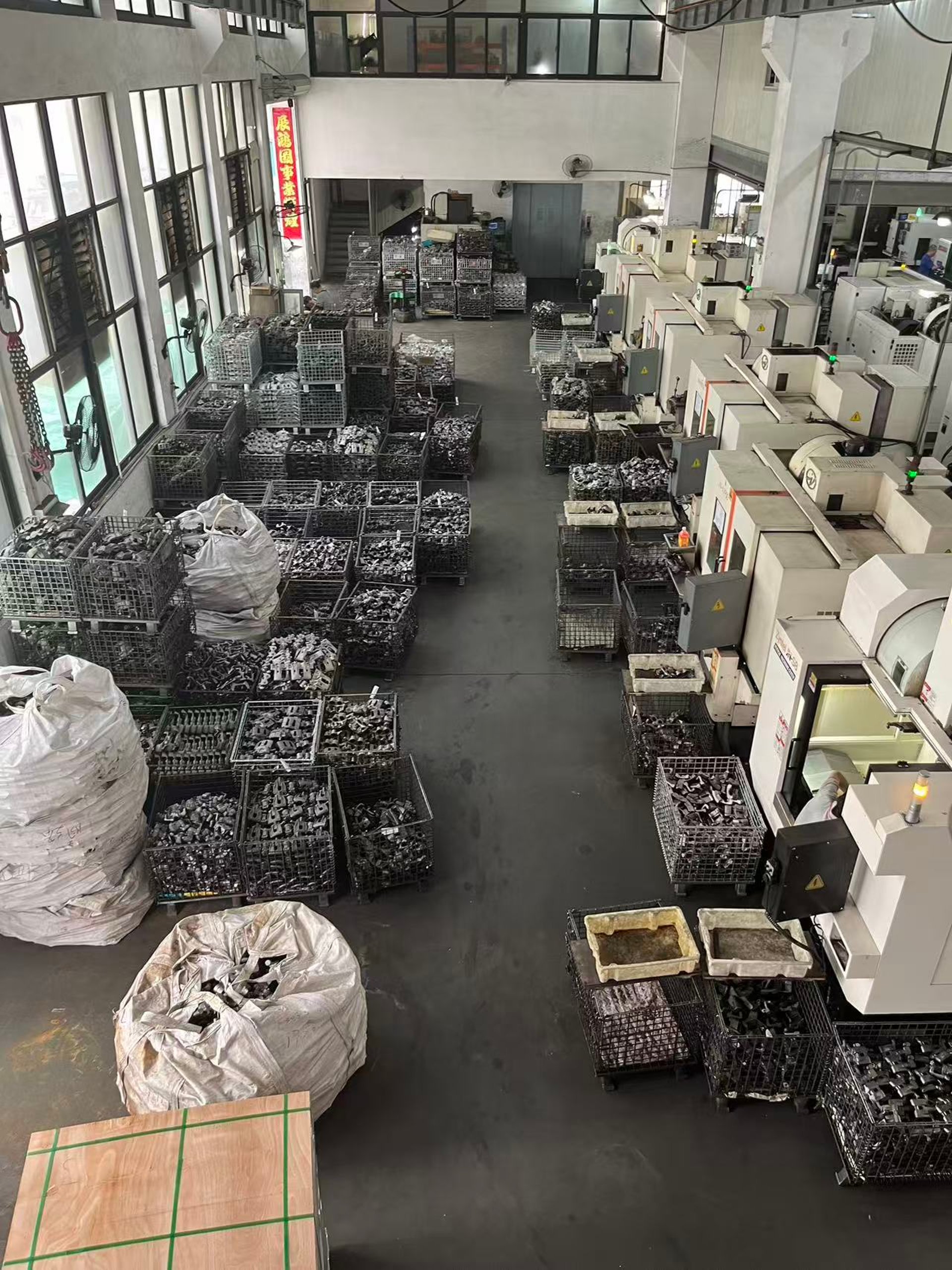 gray computer monitor