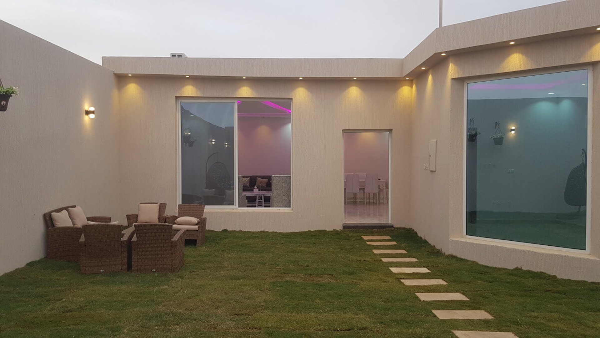 black and white bed linen