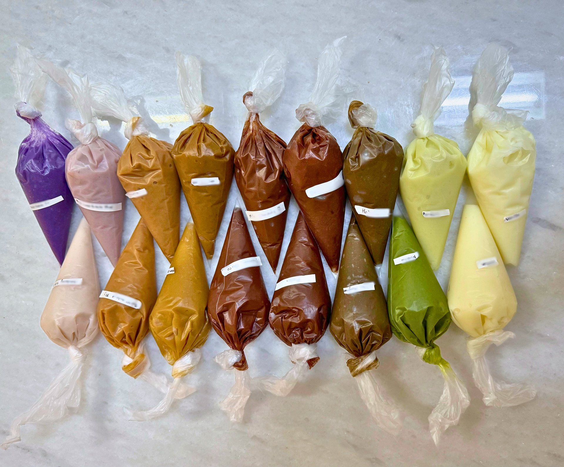 gray computer monitor