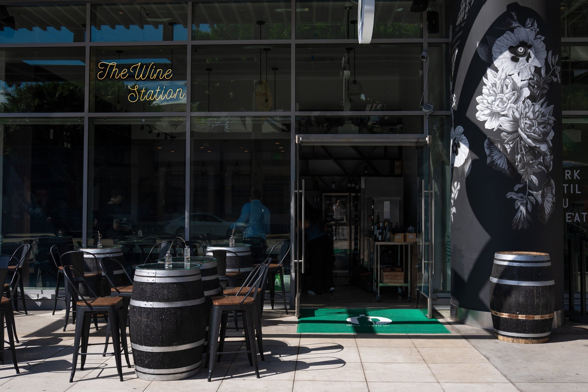 black and white bed linen