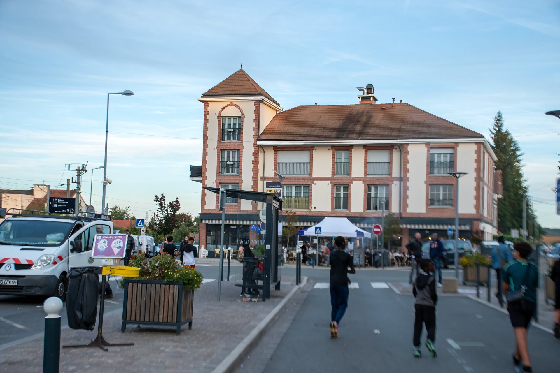 black and white bed linen