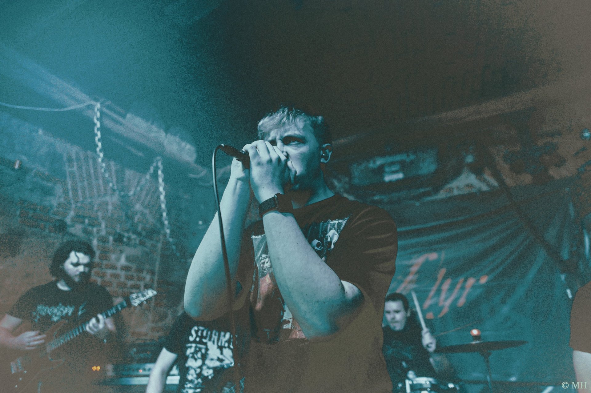 black and white bed linen