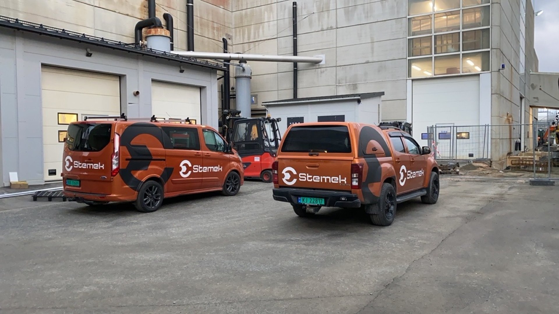 black and brown leather padded tub sofa