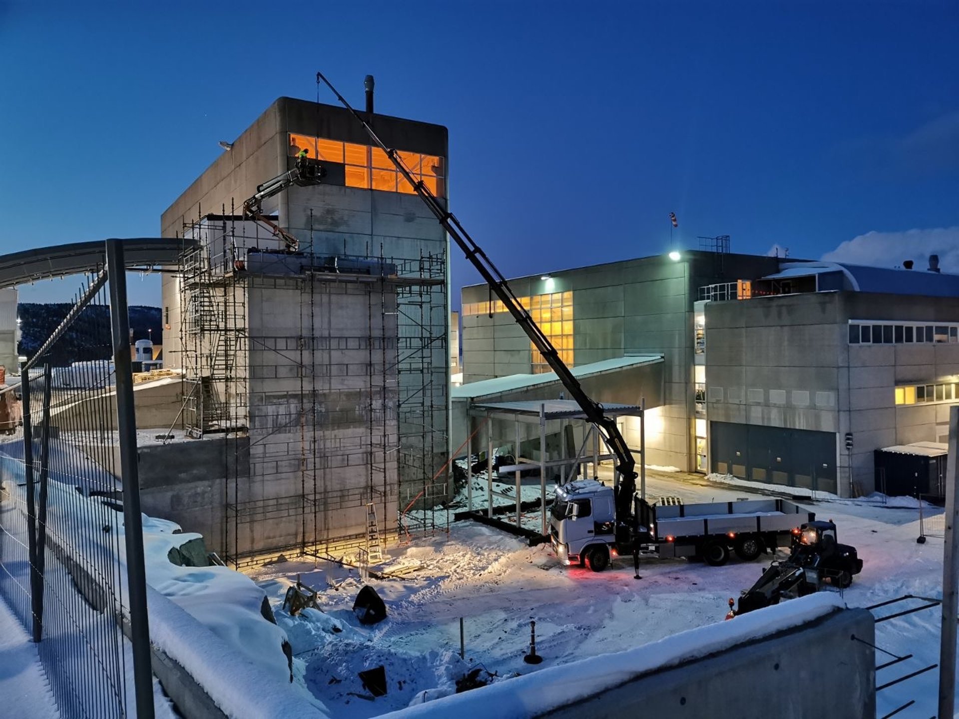black and brown leather padded tub sofa