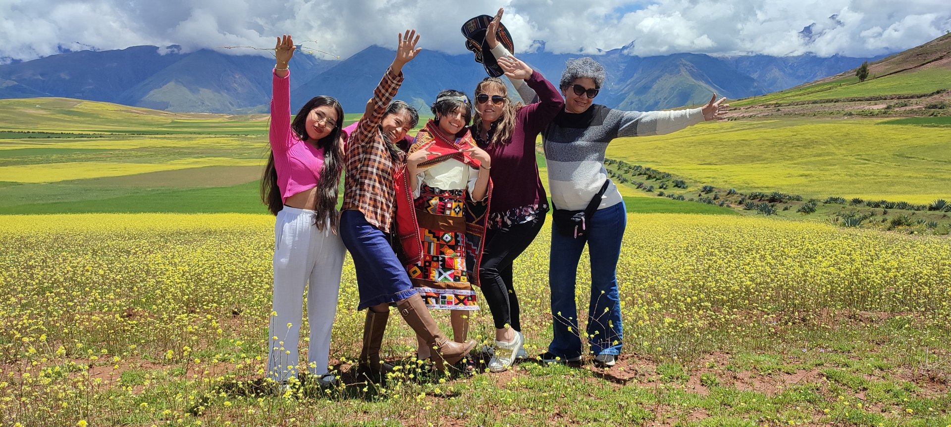 gray computer monitor