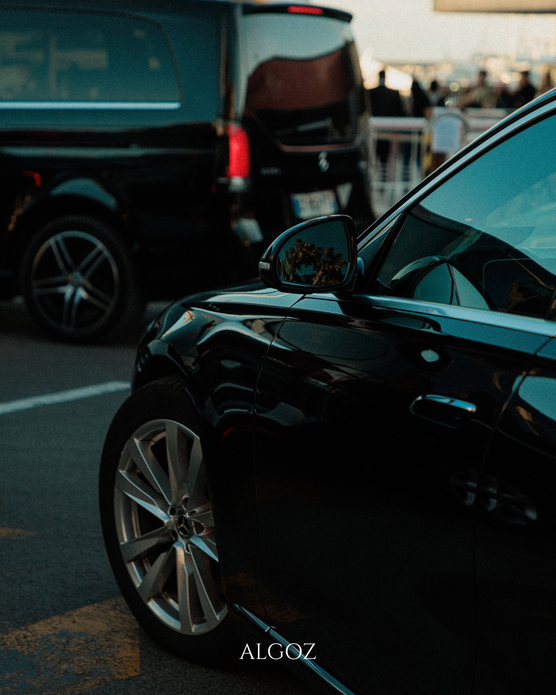 a couple of cars that are sitting in the dark