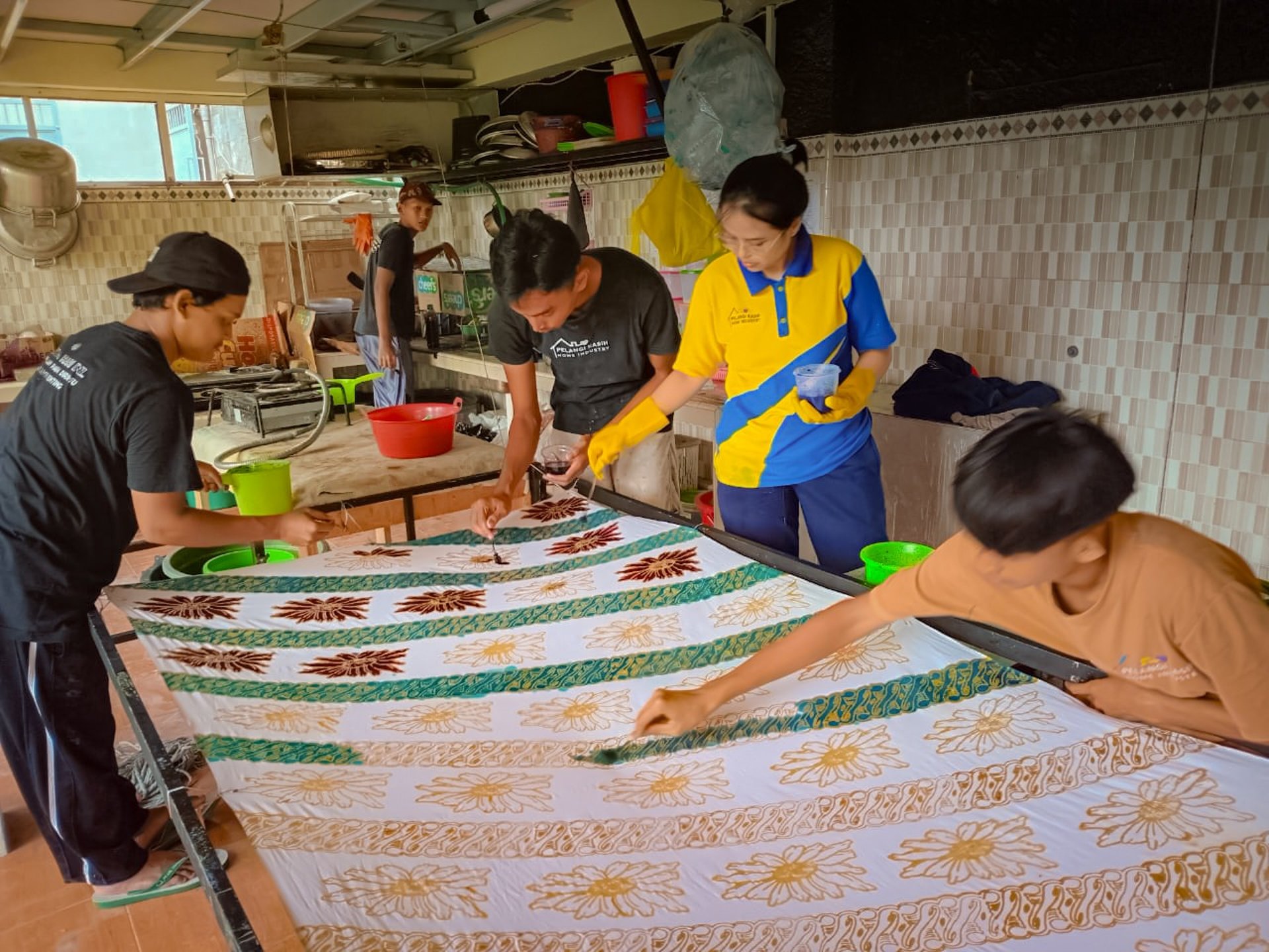 black and white bed linen