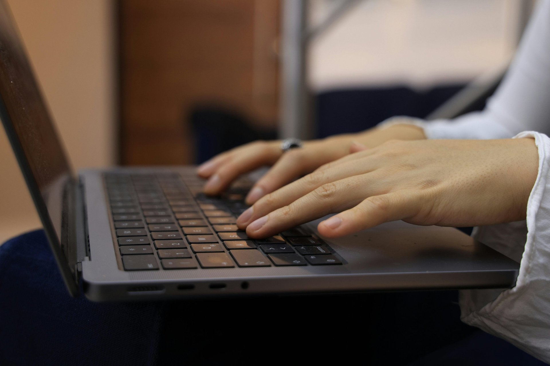 gray computer monitor