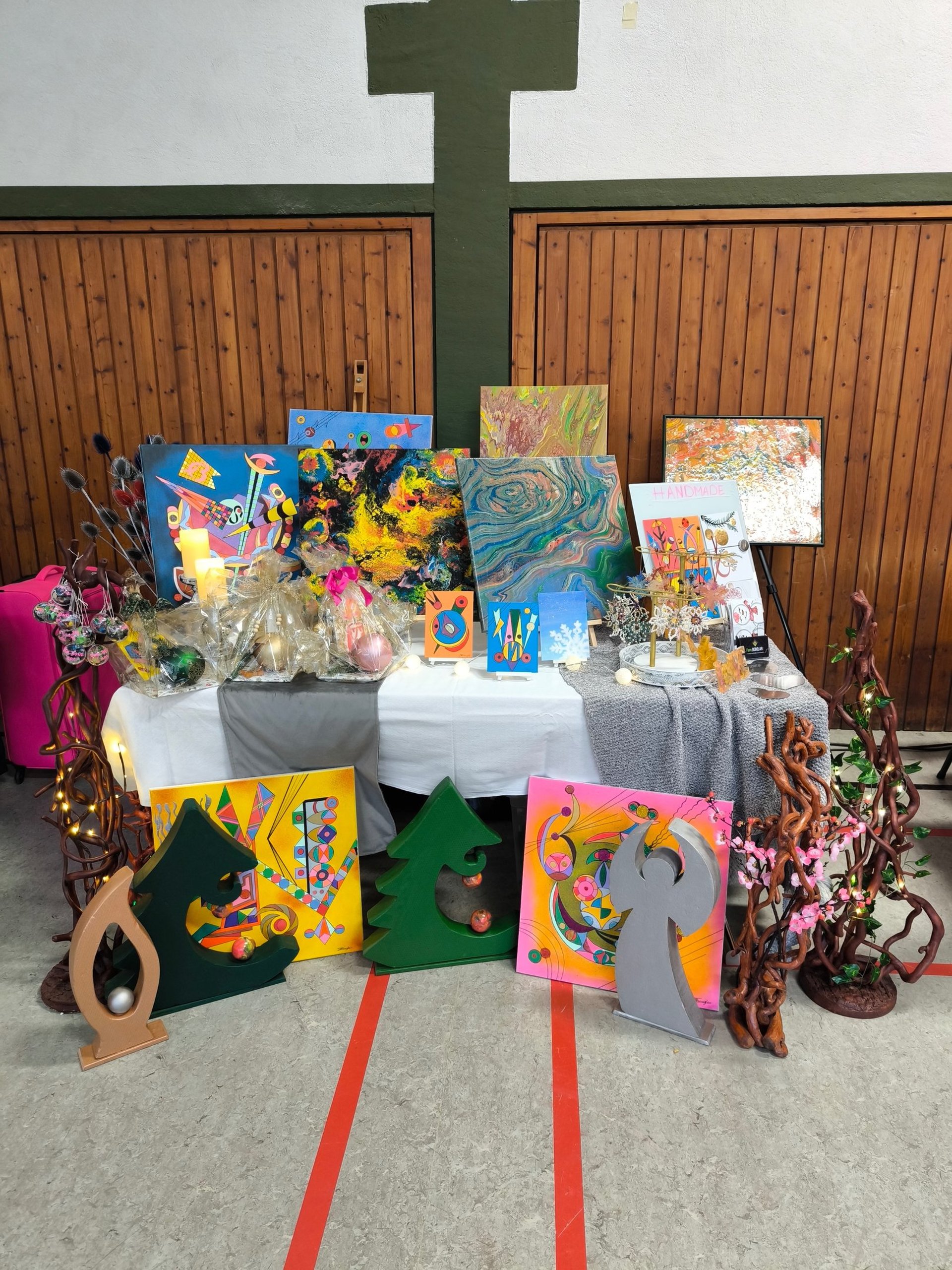 gray computer monitor