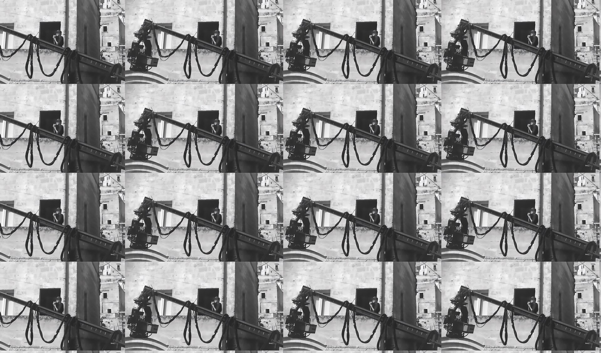 gray computer monitor