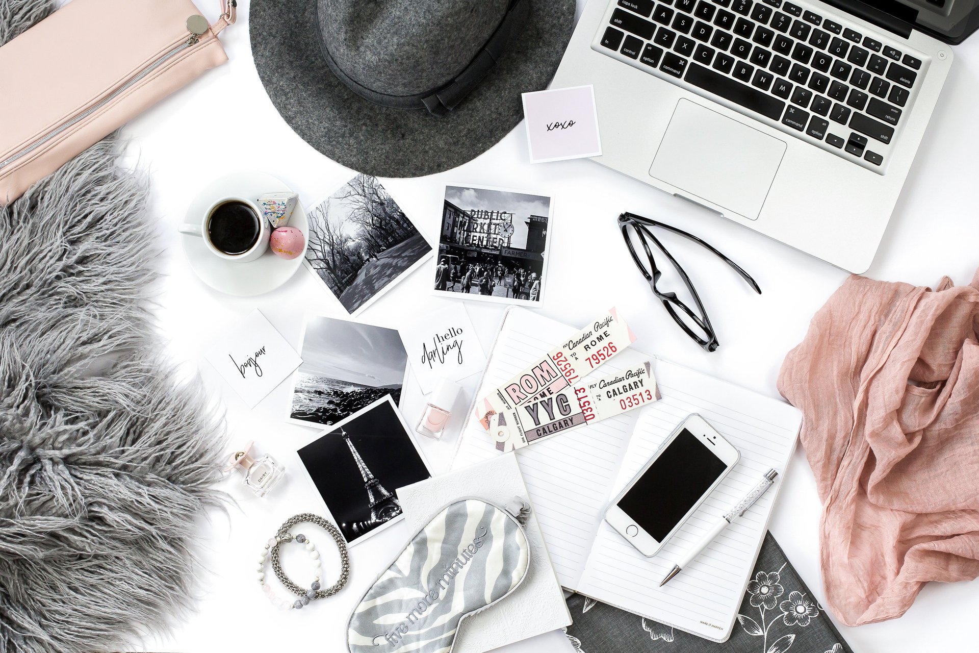 black and white bed linen