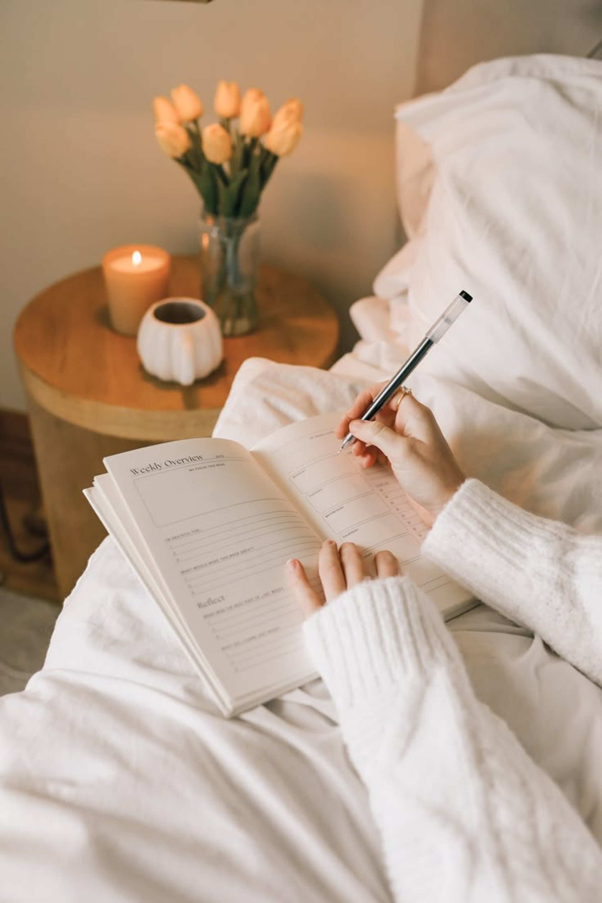 black and white bed linen